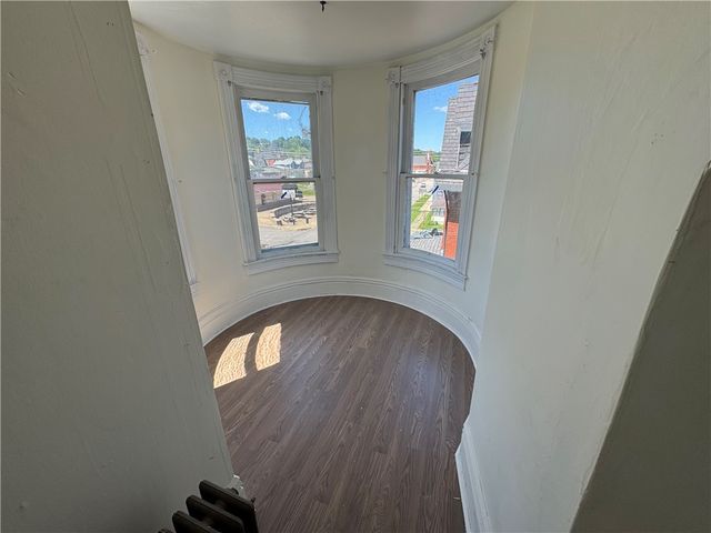 516 3rd St, California, PA 15419