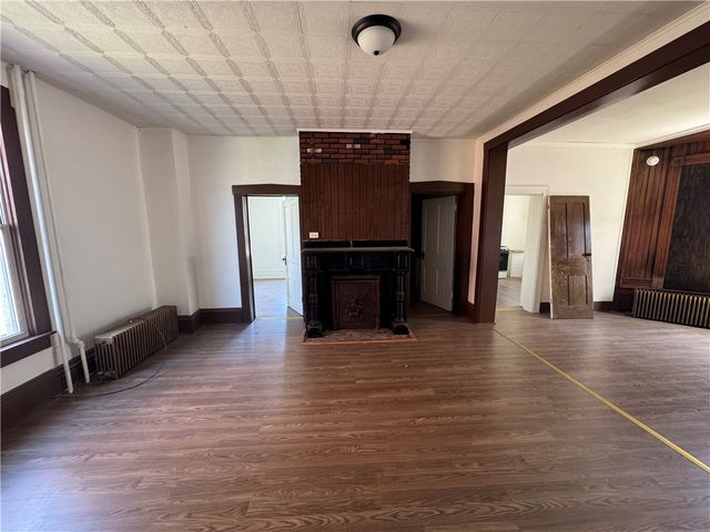 516 3rd St, California, PA 15419