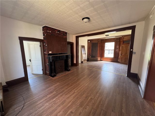 516 3rd St, California, PA 15419