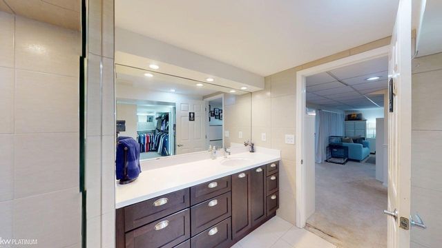 43421 Brooks Drive, Clinton Twp, MI 48038