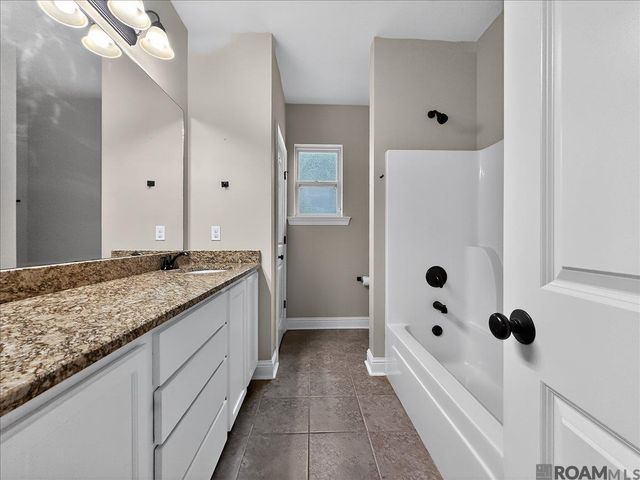 39320 St Charles Ave, Gonzales, LA 70737