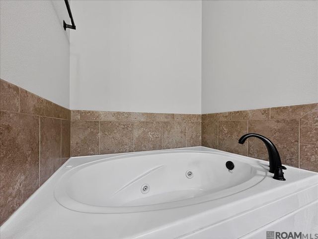 39320 St Charles Ave, Gonzales, LA 70737