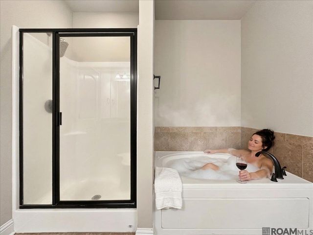 39320 St Charles Ave, Gonzales, LA 70737