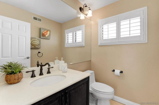 1036 Long Shadow Ct, El Cajon, CA 92019