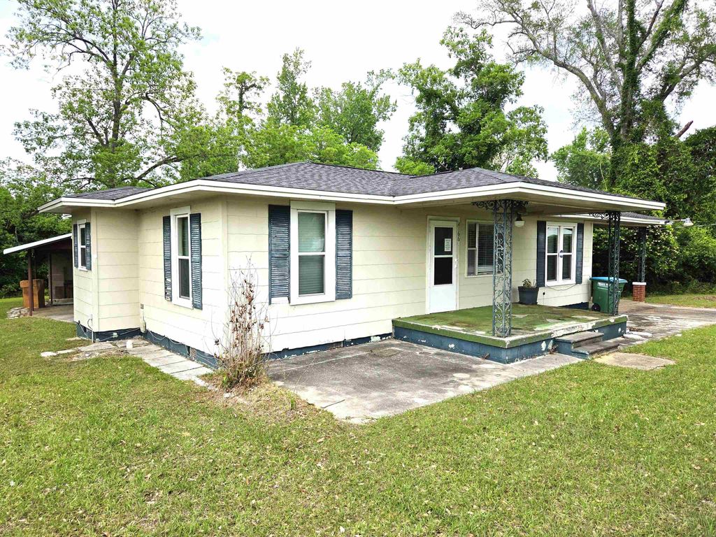 4166 Baltzell Street, Marianna, FL 32446
