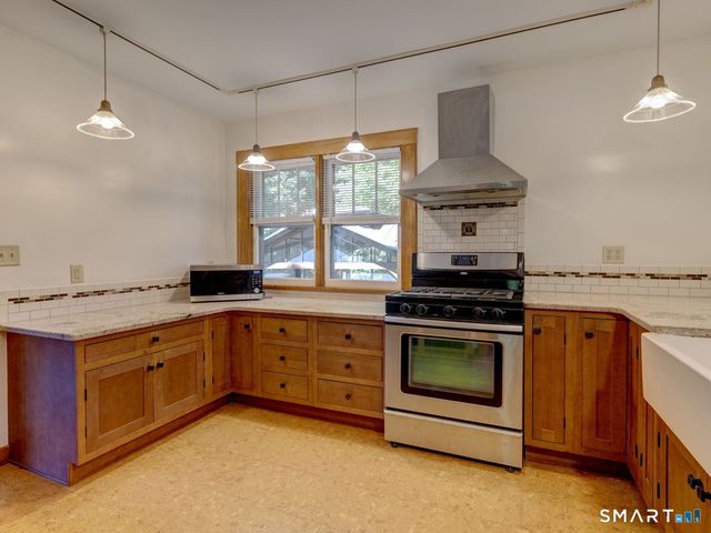 64 Chestnut Street, Windham, CT 06226