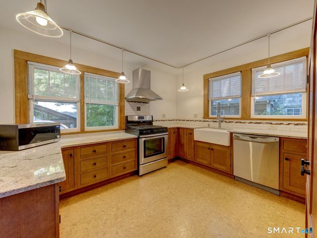 64 Chestnut Street, Windham, CT 06226