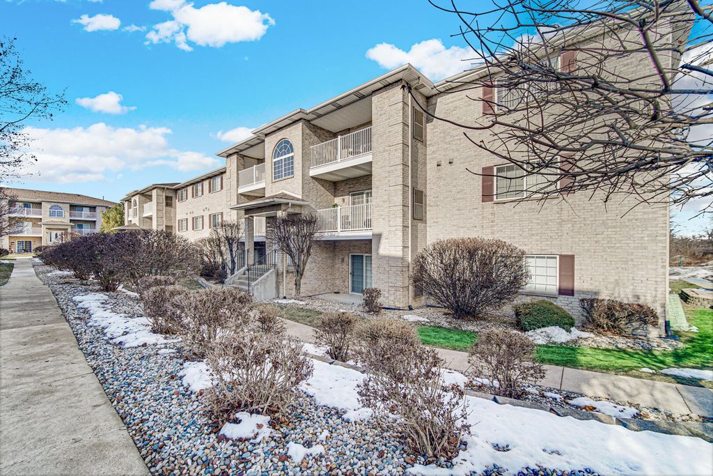 2007 W 75th Place 31, Merrillville, IN 46410