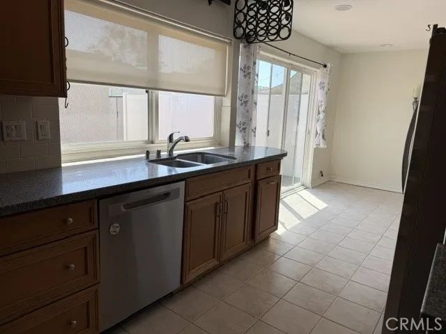 5281 Charing Cross Road, Westminster, CA 92683