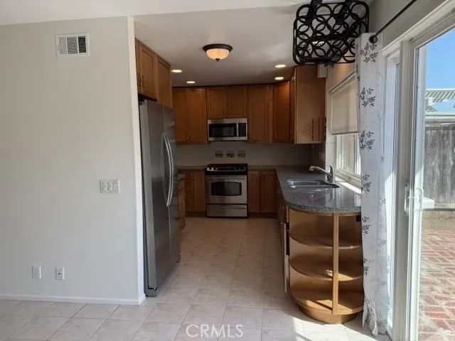 5281 Charing Cross Road, Westminster, CA 92683