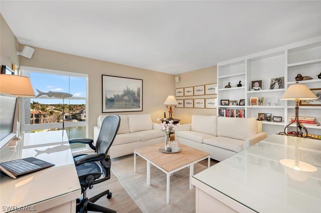 300 Park Shore DR PHA6, Naples, FL 34103