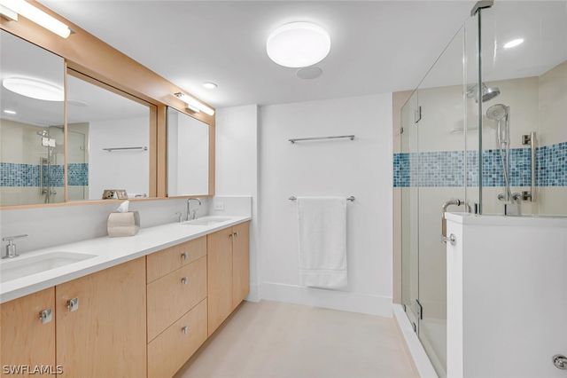 300 Park Shore DR PHA6, Naples, FL 34103