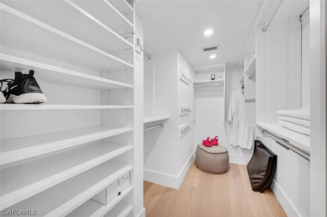 300 Park Shore DR PHA6, Naples, FL 34103