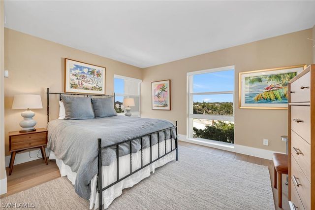 300 Park Shore DR PHA6, Naples, FL 34103