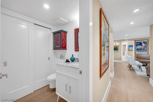 300 Park Shore DR PHA6, Naples, FL 34103