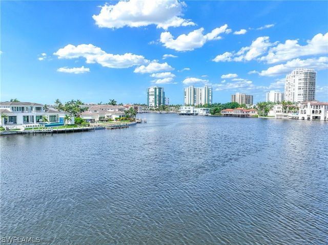 300 Park Shore DR PHA6, Naples, FL 34103
