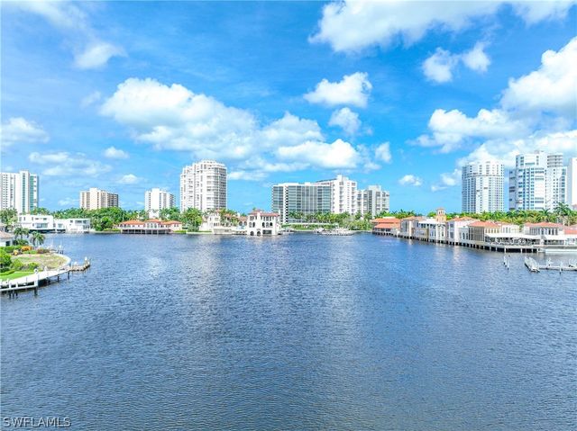 300 Park Shore DR PHA6, Naples, FL 34103