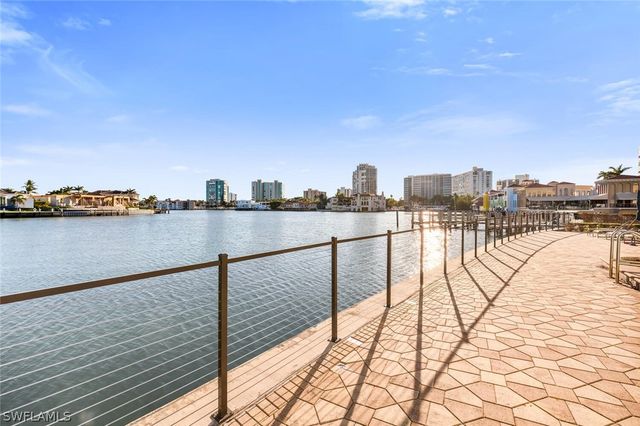 300 Park Shore DR PHA6, Naples, FL 34103