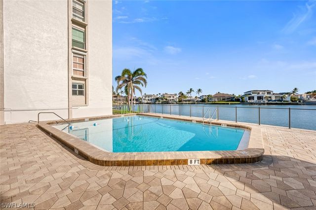 300 Park Shore DR PHA6, Naples, FL 34103