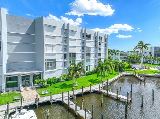 300 Park Shore DR PHA6, Naples, FL 34103