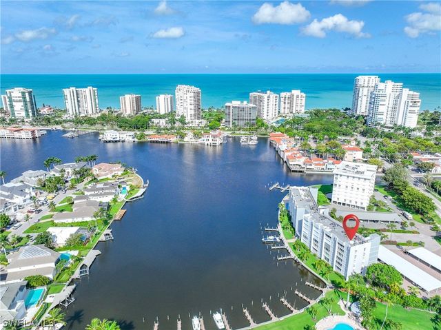 300 Park Shore DR PHA6, Naples, FL 34103