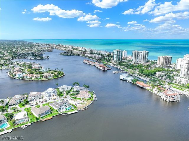 300 Park Shore DR PHA6, Naples, FL 34103