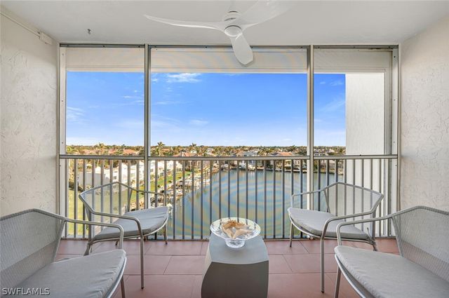 300 Park Shore DR PHA6, Naples, FL 34103