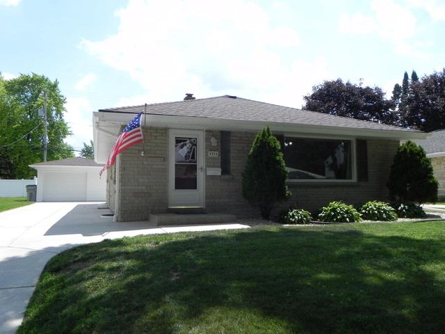 1711 W Plainfield AVENUE, Milwaukee, WI 53221