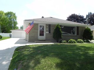 1711 W Plainfield AVENUE, Milwaukee, WI 53221