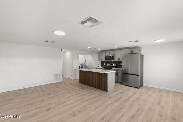 410 N 67th Lane, Phoenix, AZ 85043