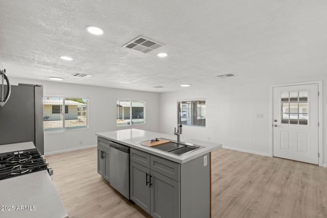 410 N 67th Lane, Phoenix, AZ 85043