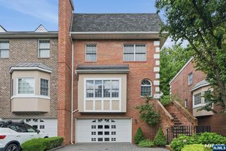 156 Stonegate Trail 156, Cresskill, NJ 07626