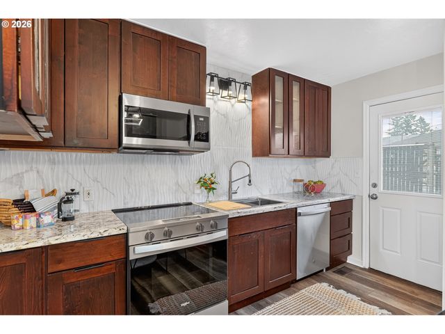9006 Se DUKE St, Portland, OR 97266