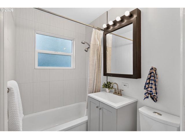 9006 Se DUKE St, Portland, OR 97266