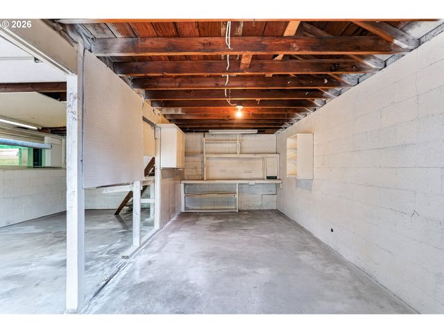 9006 Se DUKE St, Portland, OR 97266