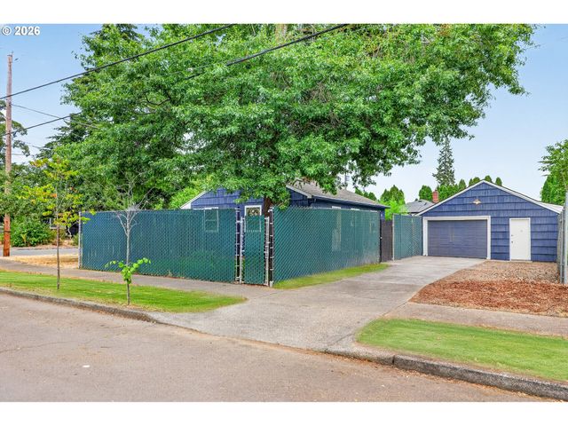 9006 Se DUKE St, Portland, OR 97266