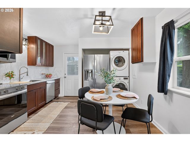 9006 Se DUKE St, Portland, OR 97266