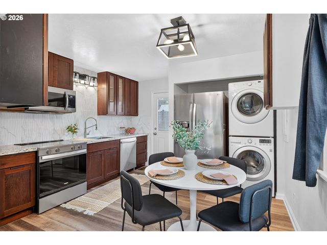 9006 Se DUKE St, Portland, OR 97266