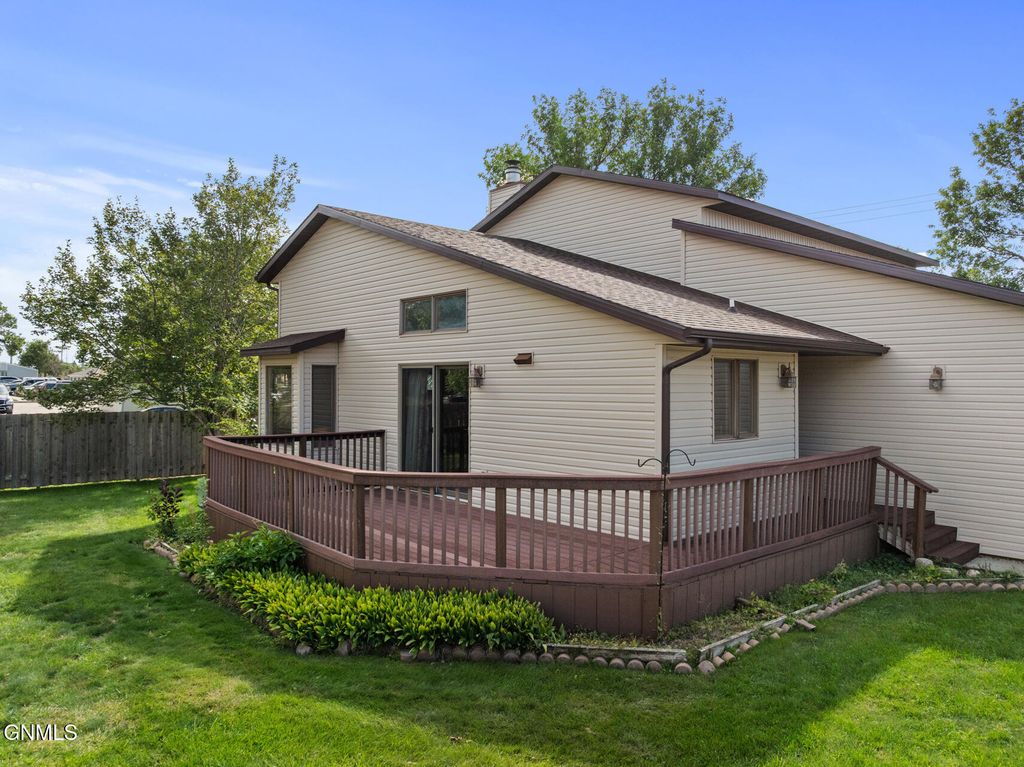1604 Bison Drive, Williston, ND 58801 photo 4