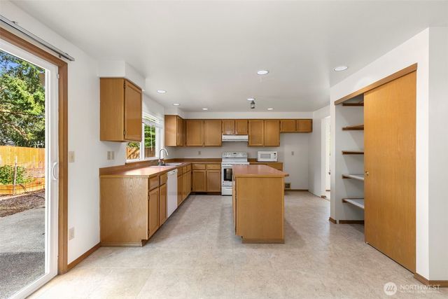 7206 93rd Avenue Ct, Lakewood, WA 98498