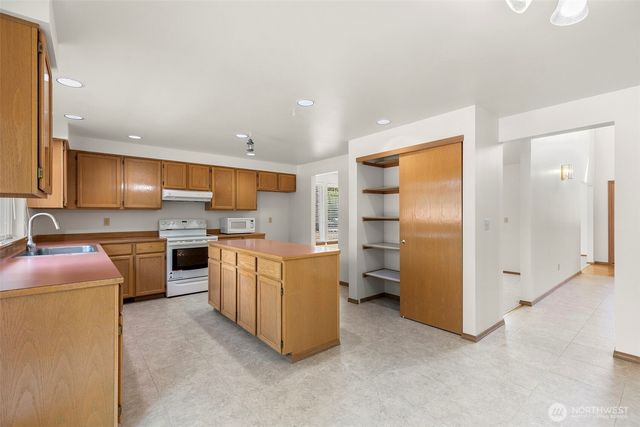 7206 93rd Avenue Ct, Lakewood, WA 98498