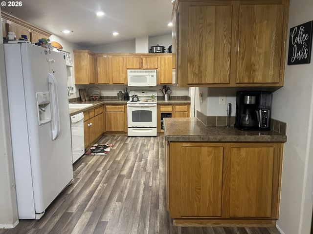 210 Nw GRINSTEAD St, Siletz, OR 97380