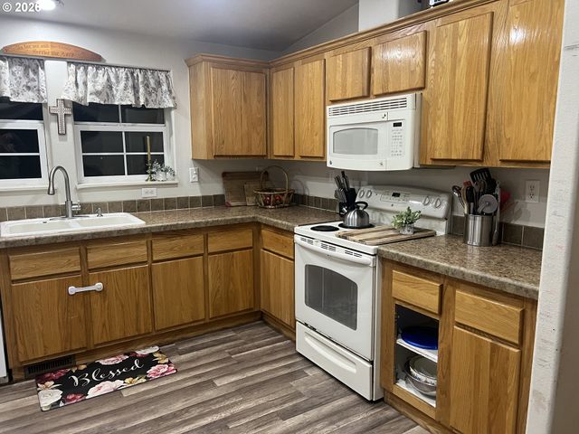 210 Nw GRINSTEAD St, Siletz, OR 97380