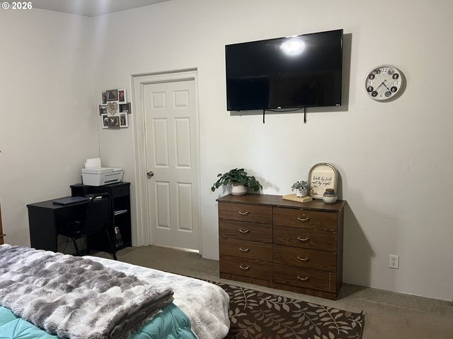 210 Nw GRINSTEAD St, Siletz, OR 97380