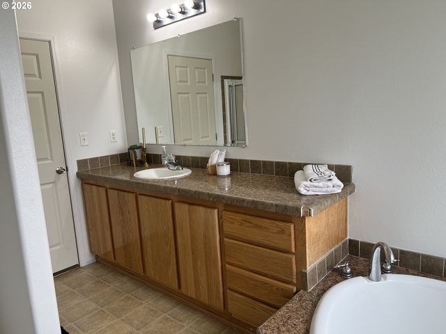210 Nw GRINSTEAD St, Siletz, OR 97380