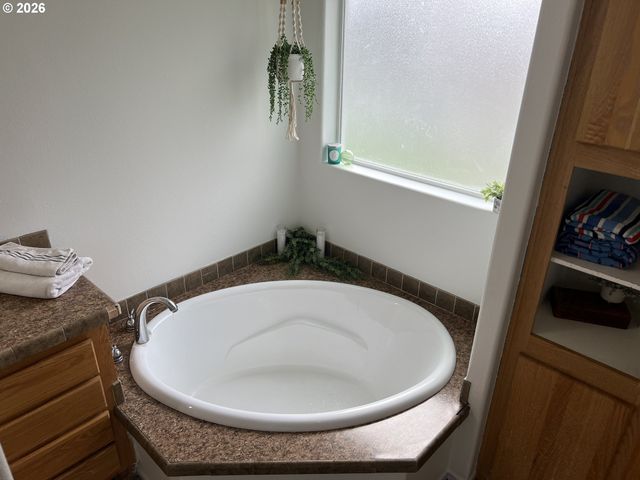 210 Nw GRINSTEAD St, Siletz, OR 97380