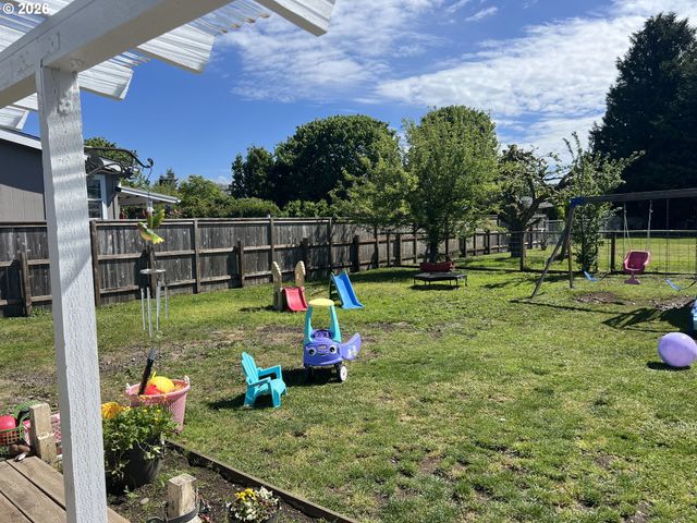 210 Nw GRINSTEAD St, Siletz, OR 97380