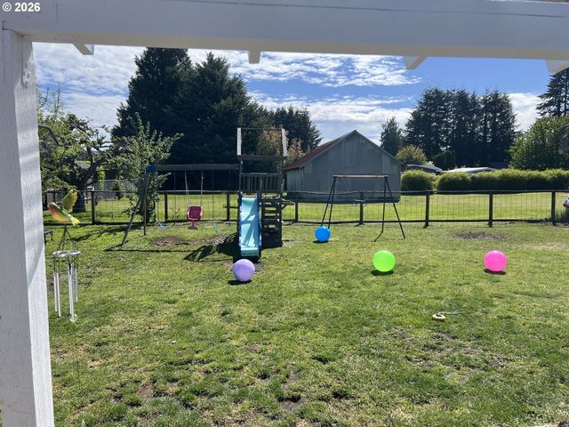 210 Nw GRINSTEAD St, Siletz, OR 97380