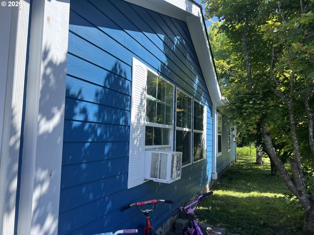 210 Nw GRINSTEAD St, Siletz, OR 97380