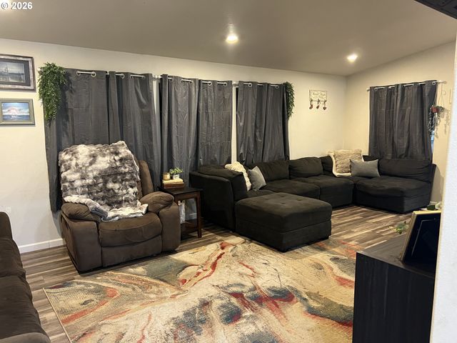 210 Nw GRINSTEAD St, Siletz, OR 97380